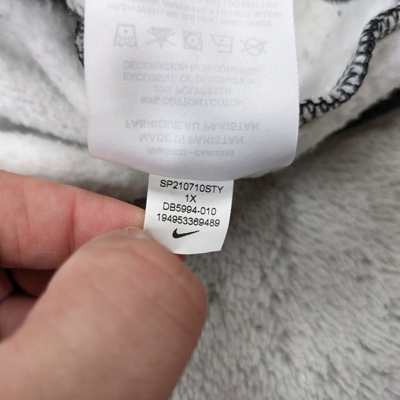 Nike Sweatshirt Women's 1X Black White Icon Clash Allover Swoosh Print Crop Crew - Picture 7 of 9